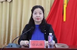 黨委副書記、院長(zhǎng)　白托婭